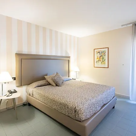 Athenaeum Отель 3*